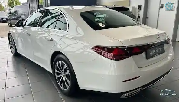 Mercedes-Benz E 200