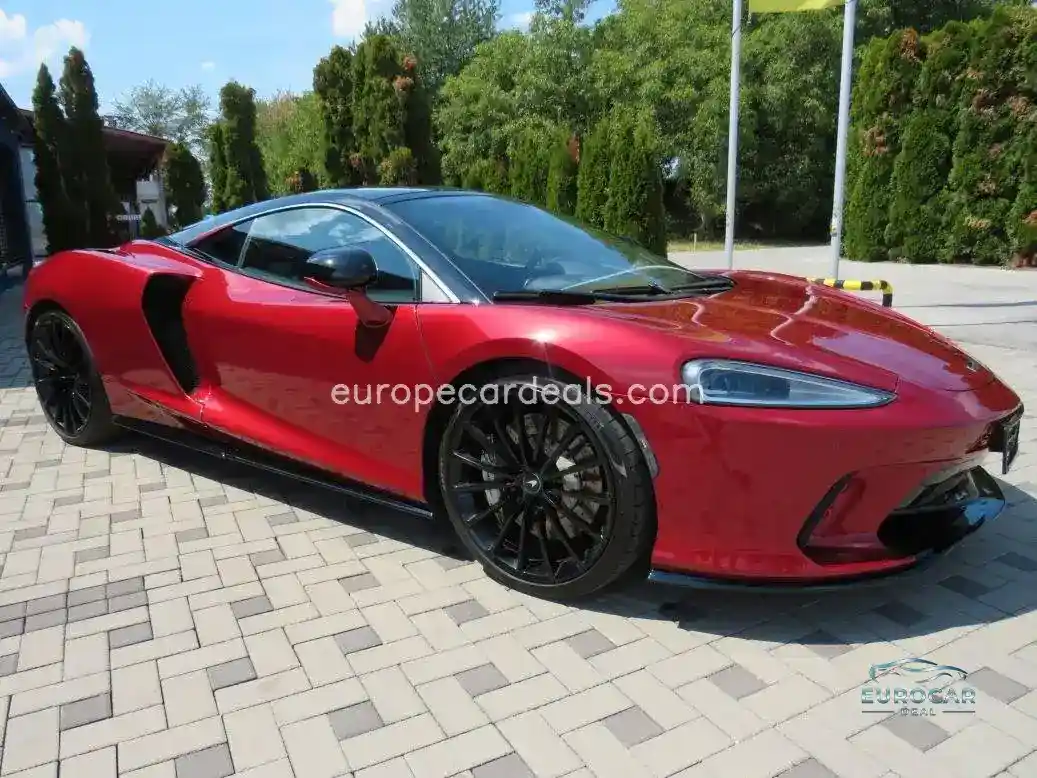 McLaren GT