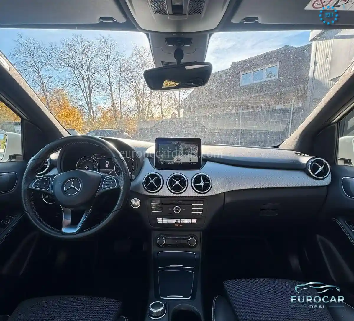 Mercedes-Benz B 180