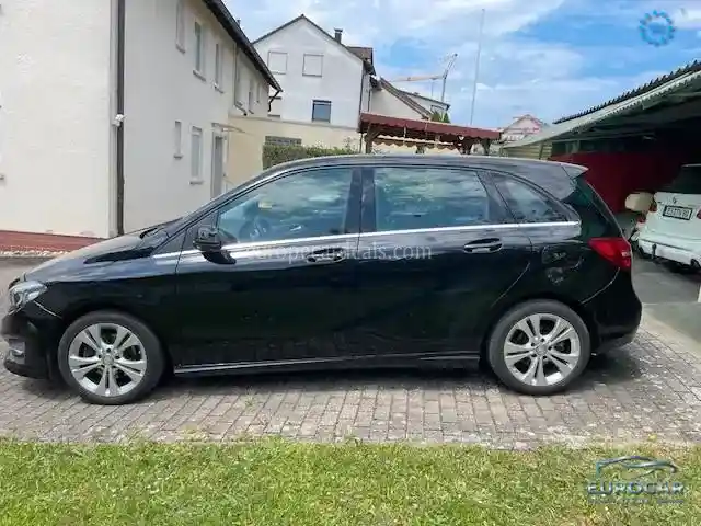 Mercedes-Benz B 180