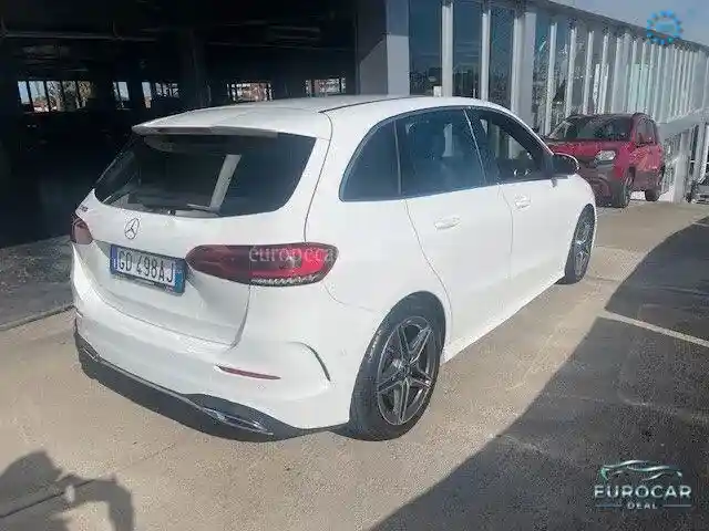 Mercedes-Benz B 180