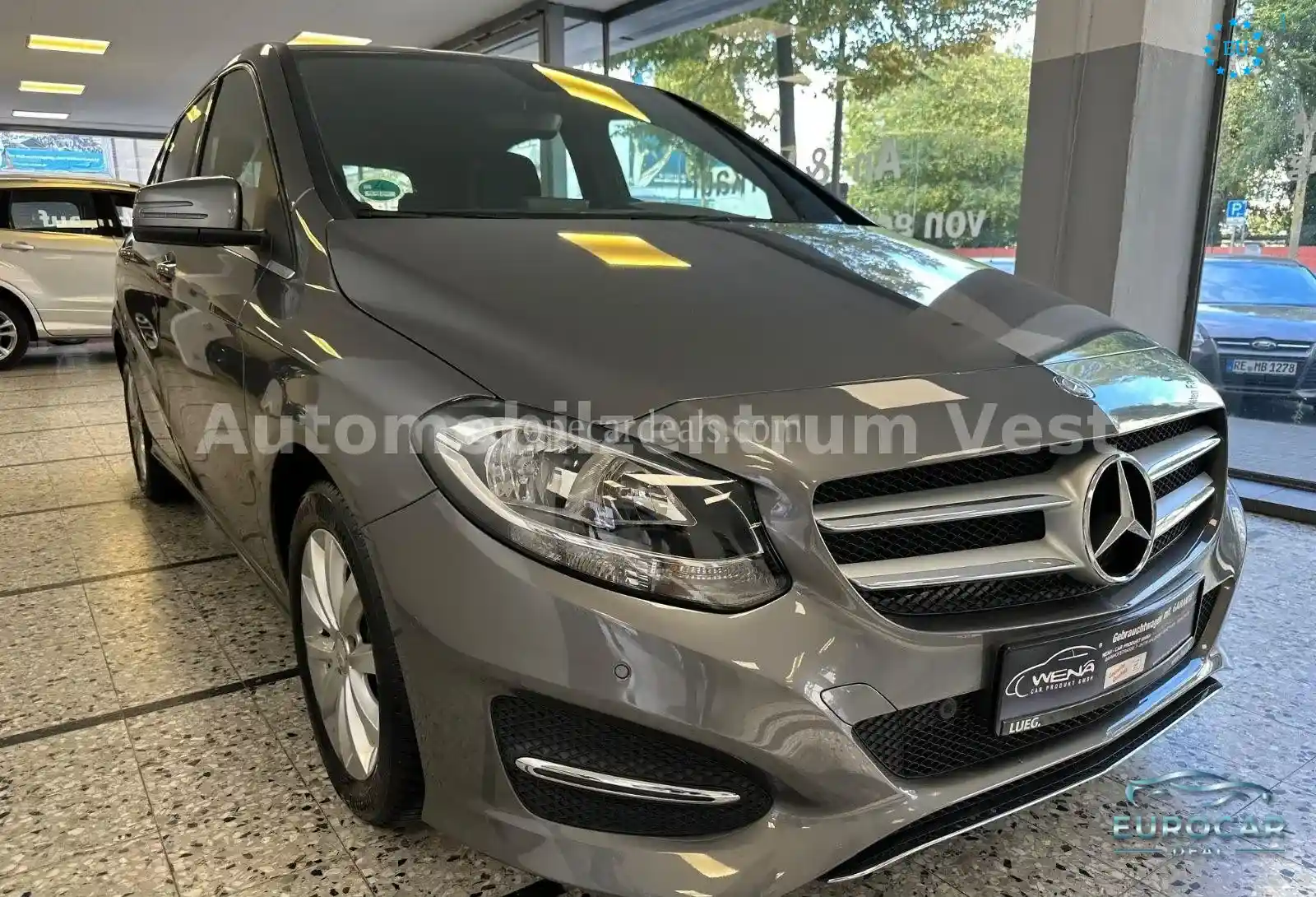 Mercedes-Benz B 180