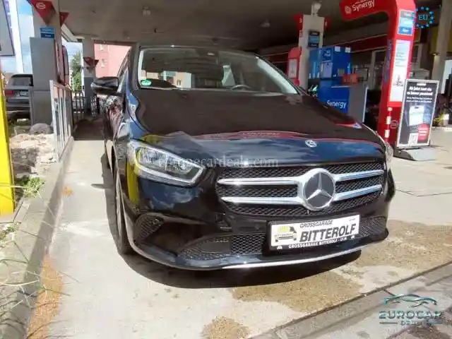 Mercedes-Benz B 180
