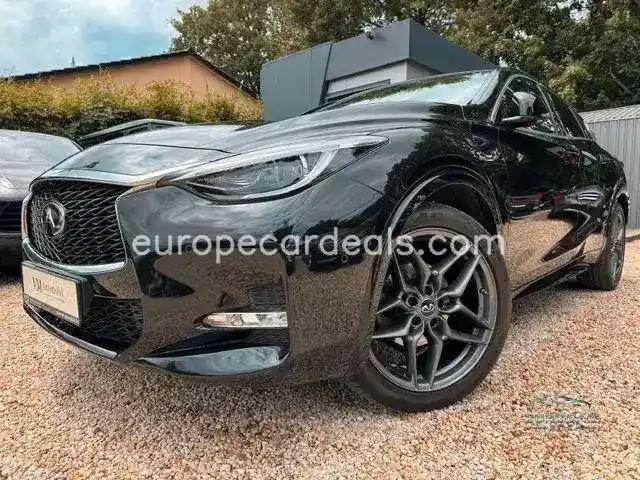 Infiniti Q30