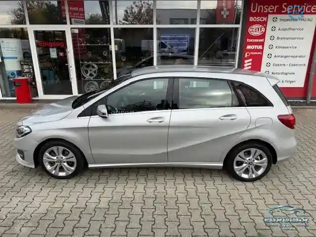 Mercedes-Benz B 180
