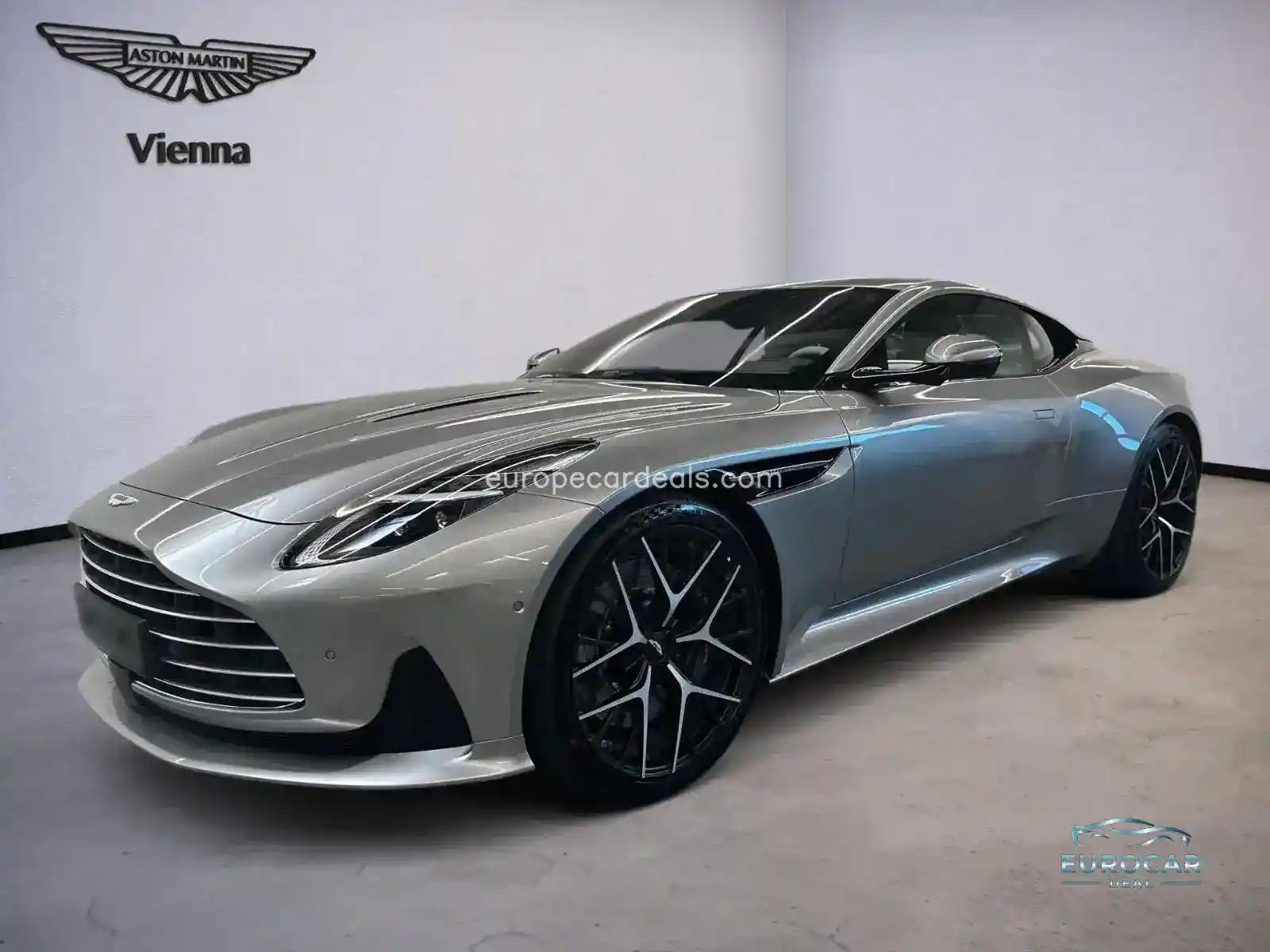 Aston Martin DB12