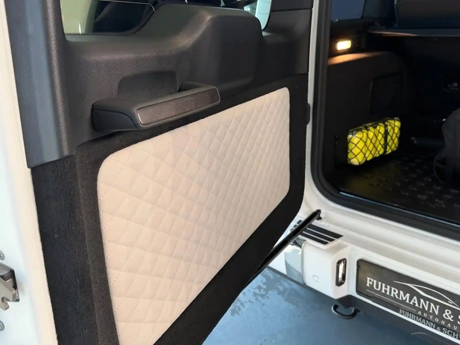 Mercedes-Benz G 500