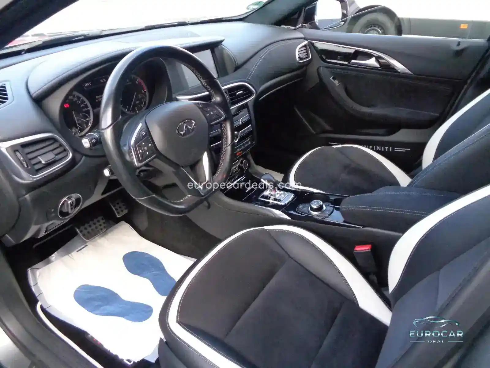 Infiniti Q30