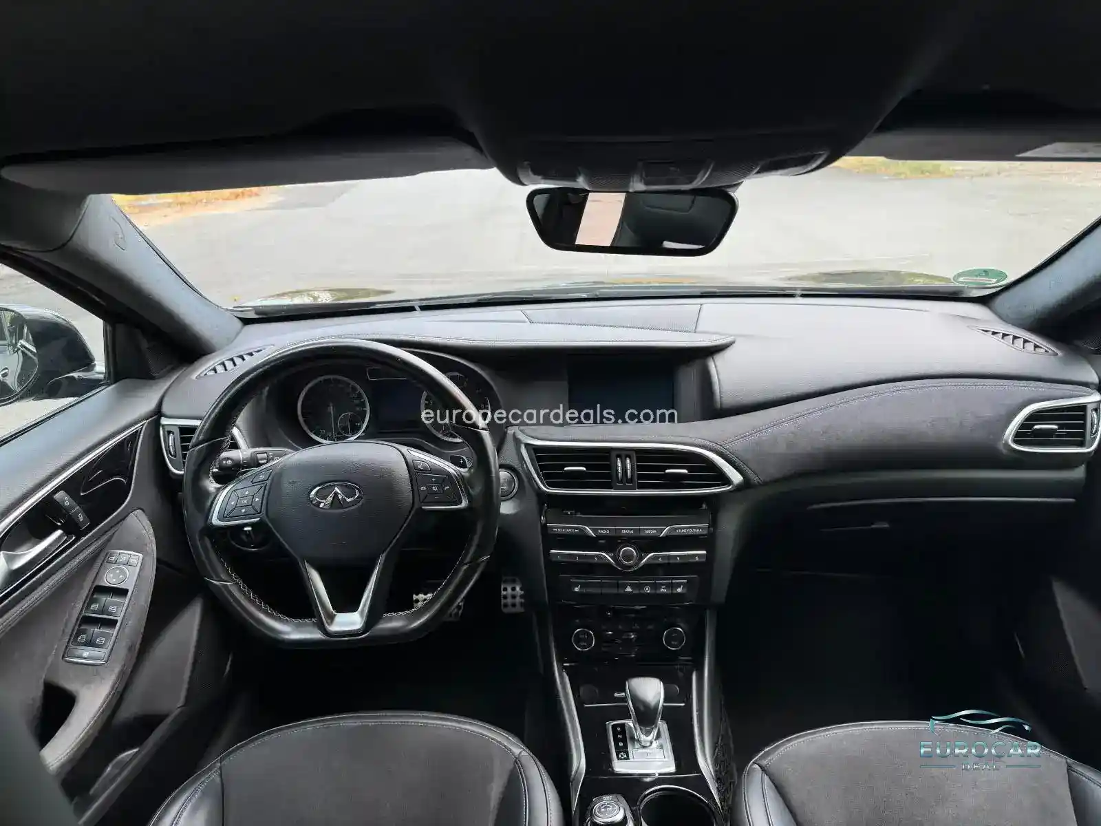 Infiniti Q30