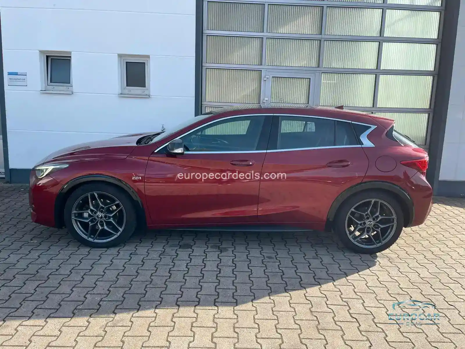 Infiniti Q30