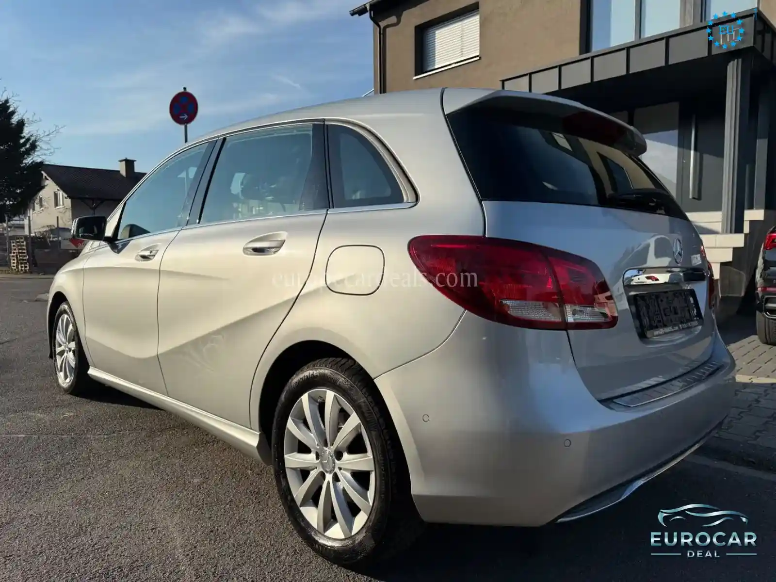 Mercedes-Benz B 180
