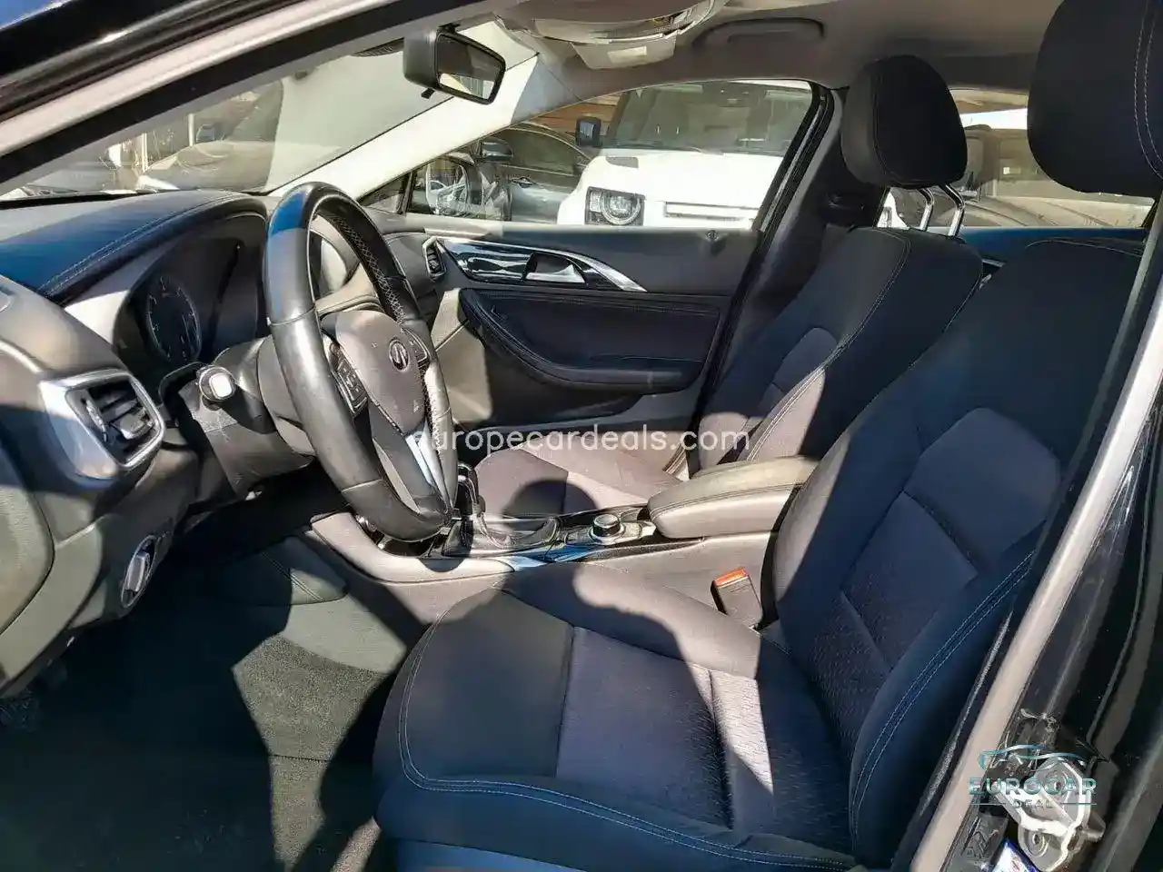 Infiniti Q30