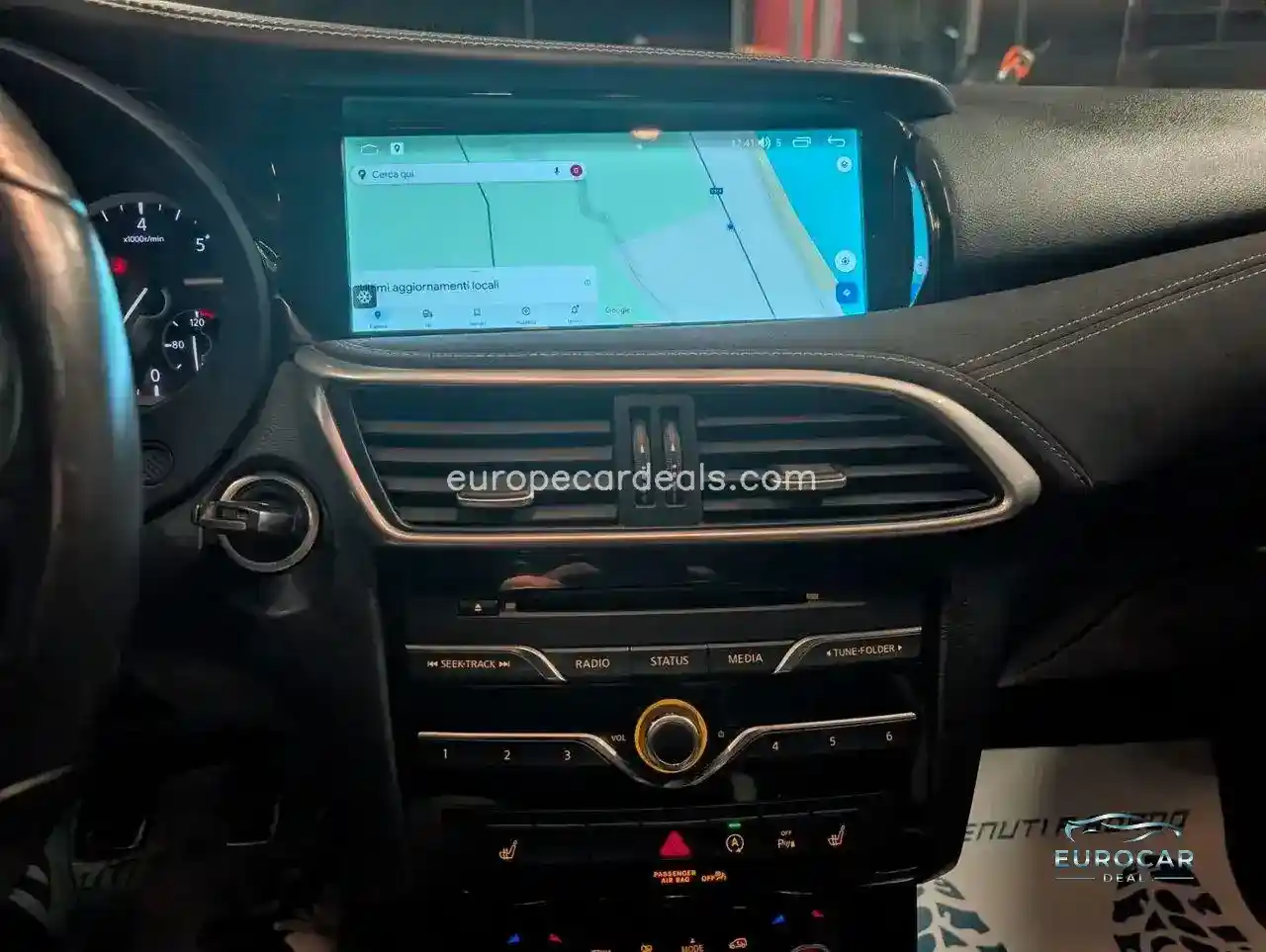 Infiniti Q30