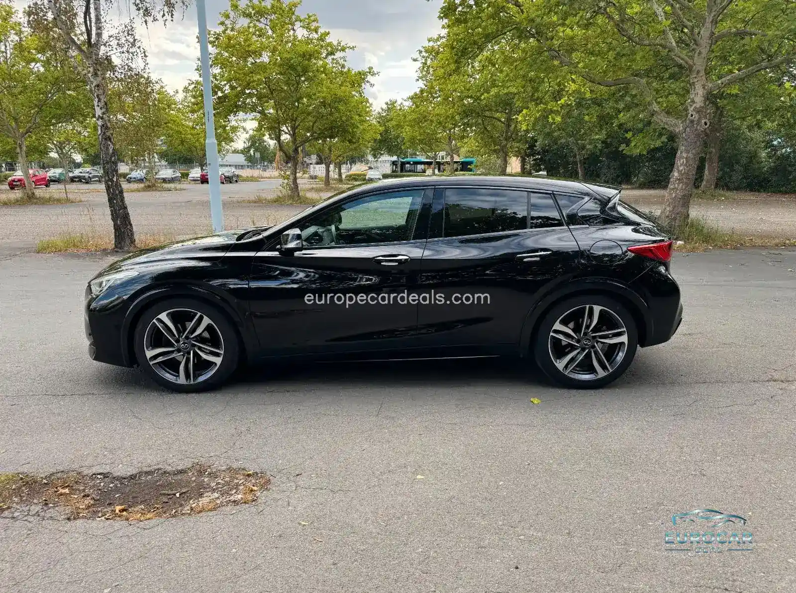 Infiniti Q30