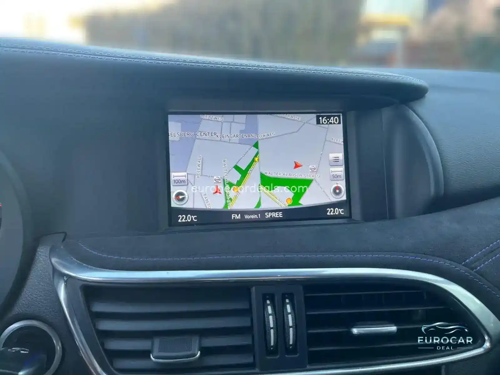 Infiniti Q30