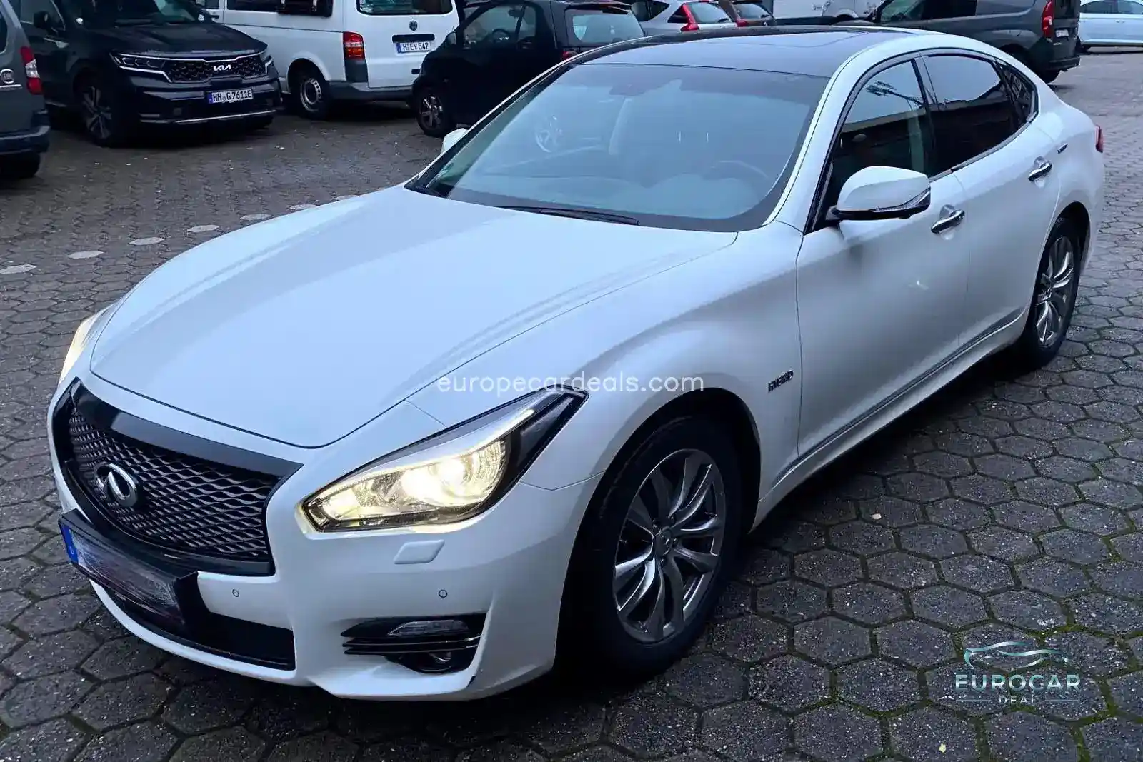 Infiniti Q70
