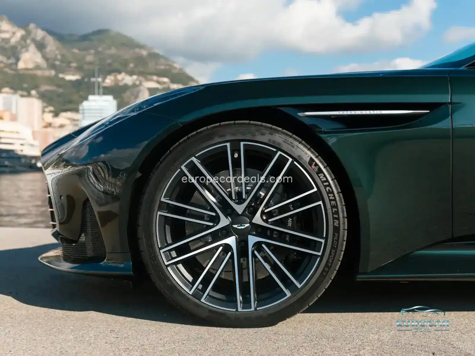 Aston Martin DB12