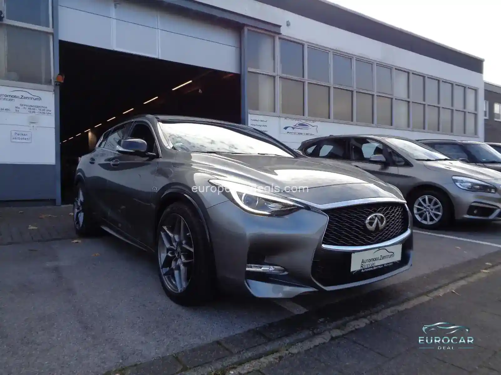 Infiniti Q30