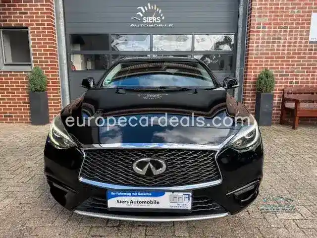 Infiniti Q30
