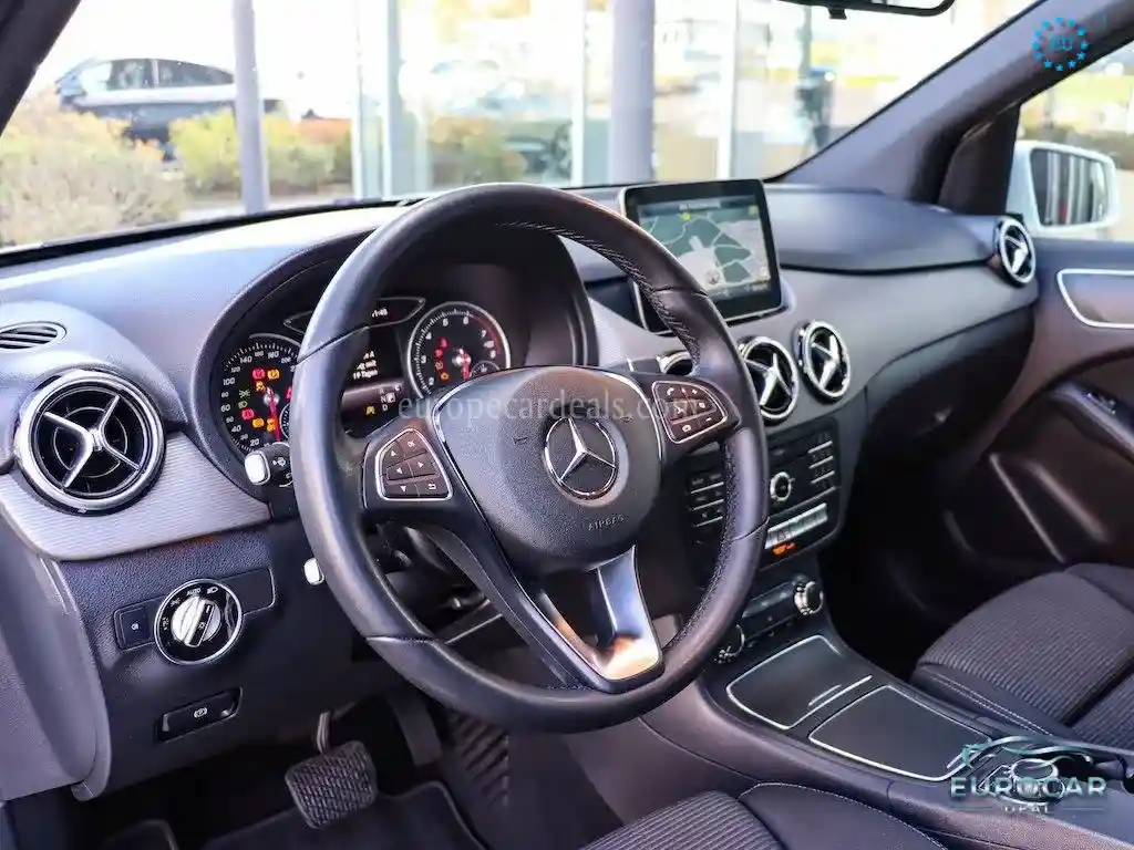 Mercedes-Benz B 180