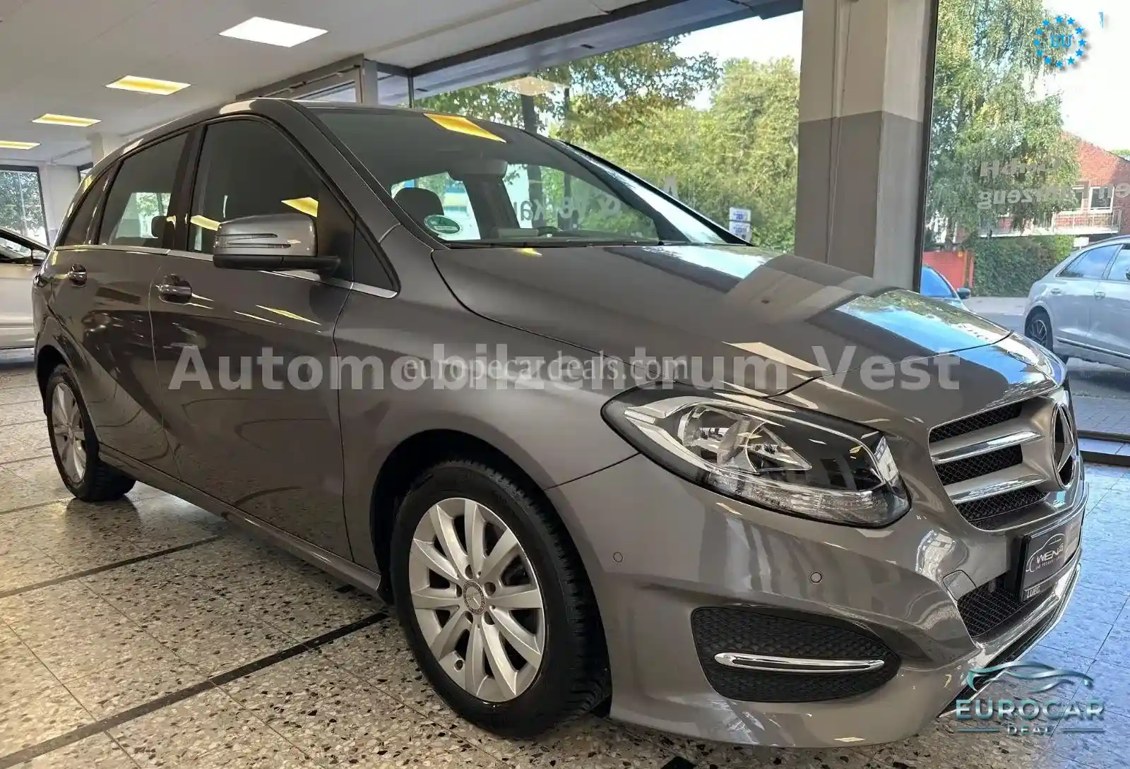 Mercedes-Benz B 180