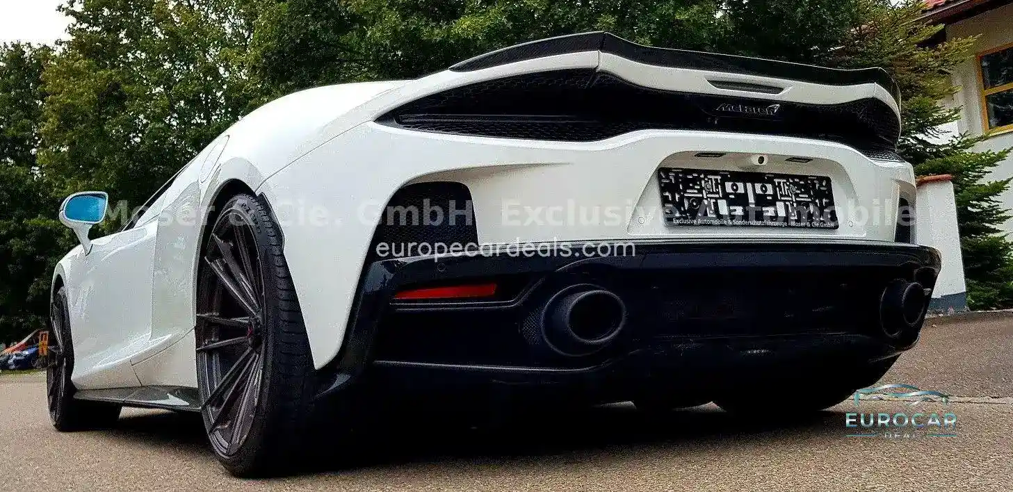 McLaren GT