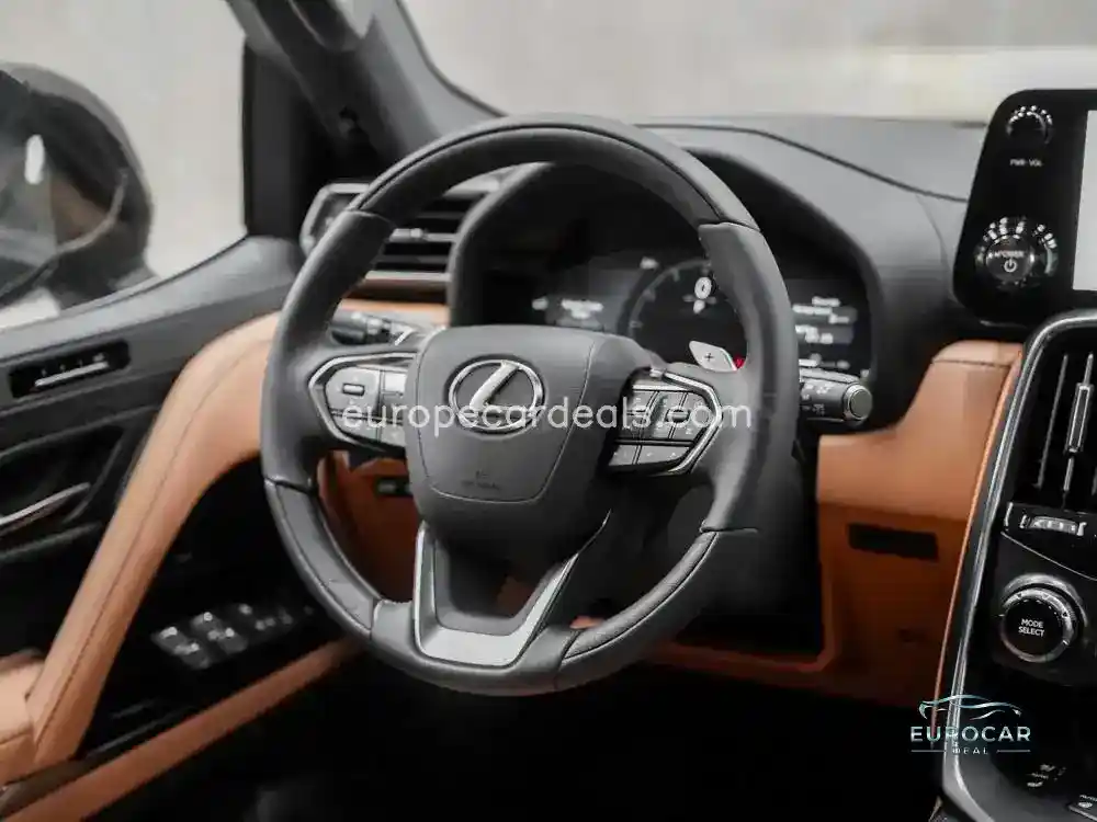 Lexus LX 700