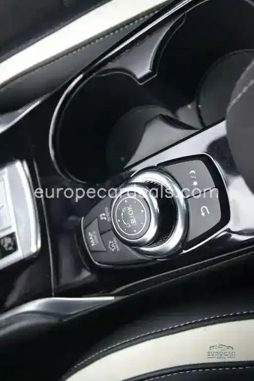 Infiniti Q30