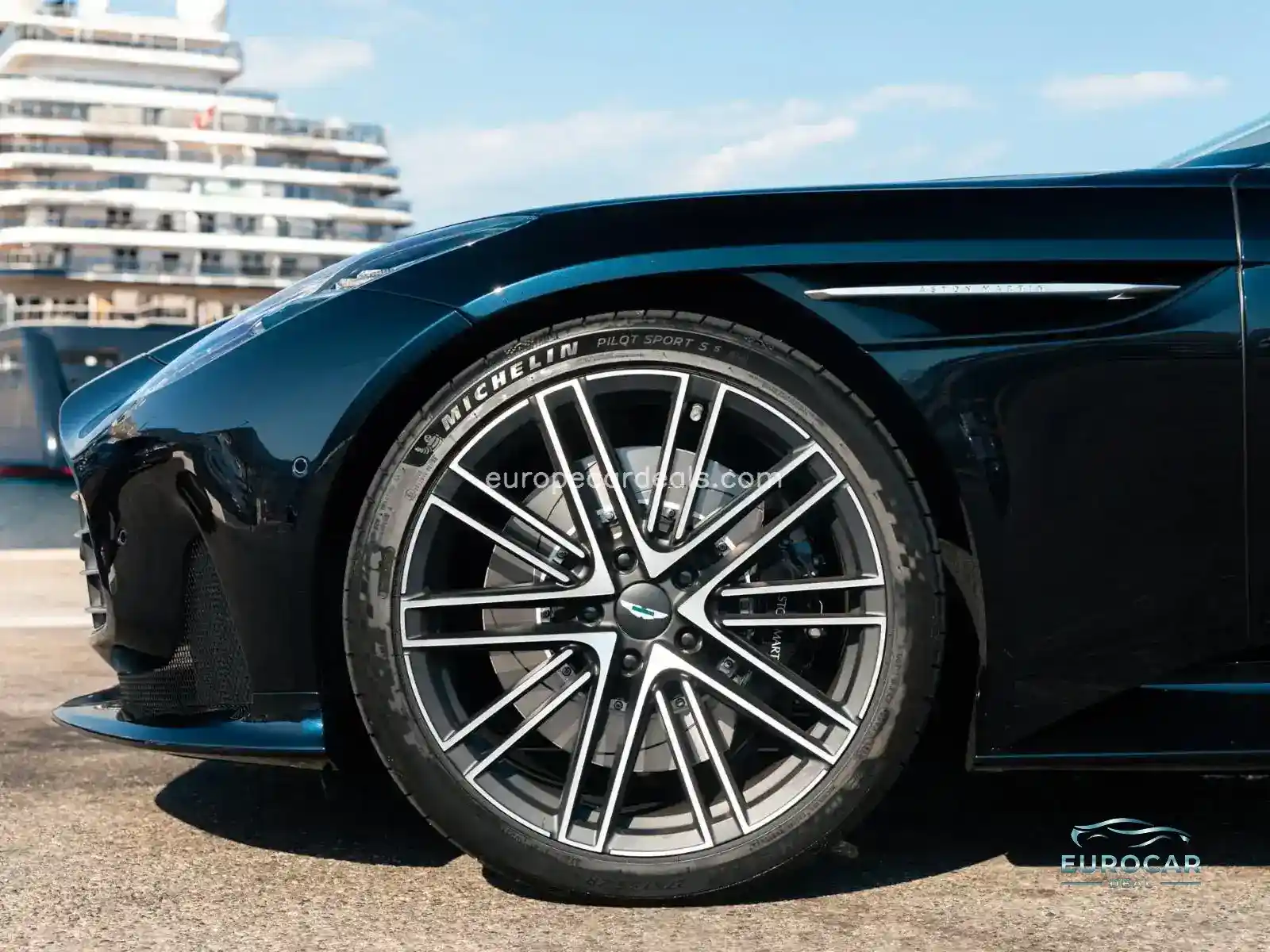 Aston Martin DB12