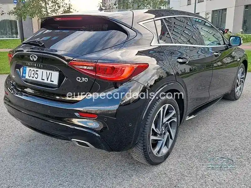 Infiniti Q30