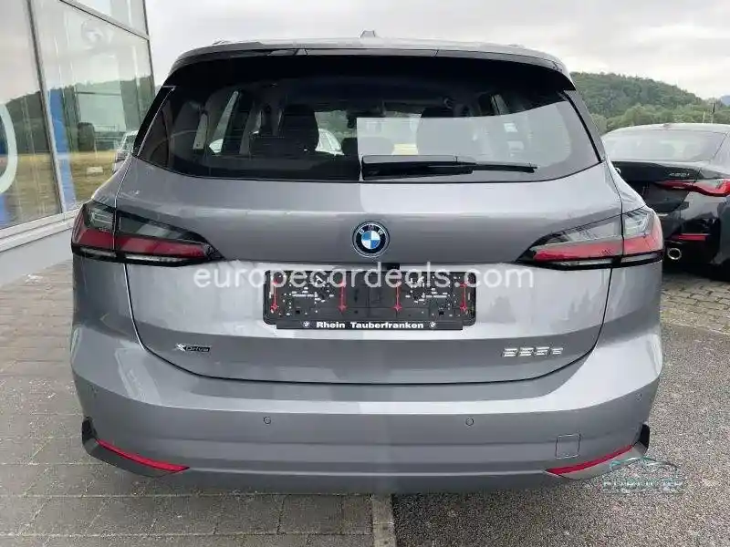 BMW 225