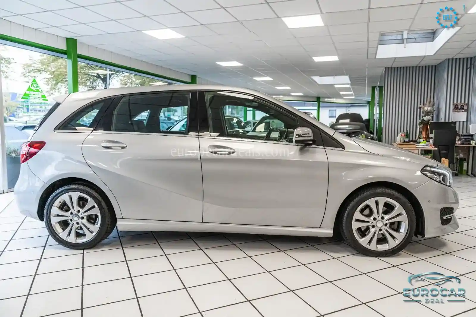 Mercedes-Benz B 180