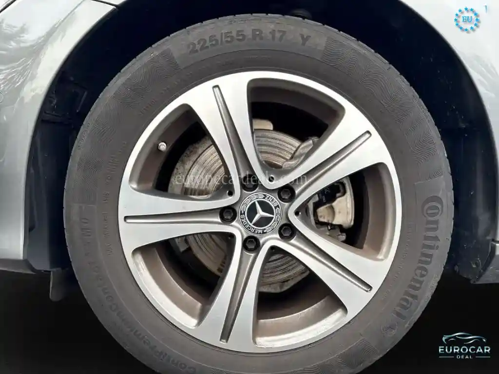 Mercedes-Benz E 220
