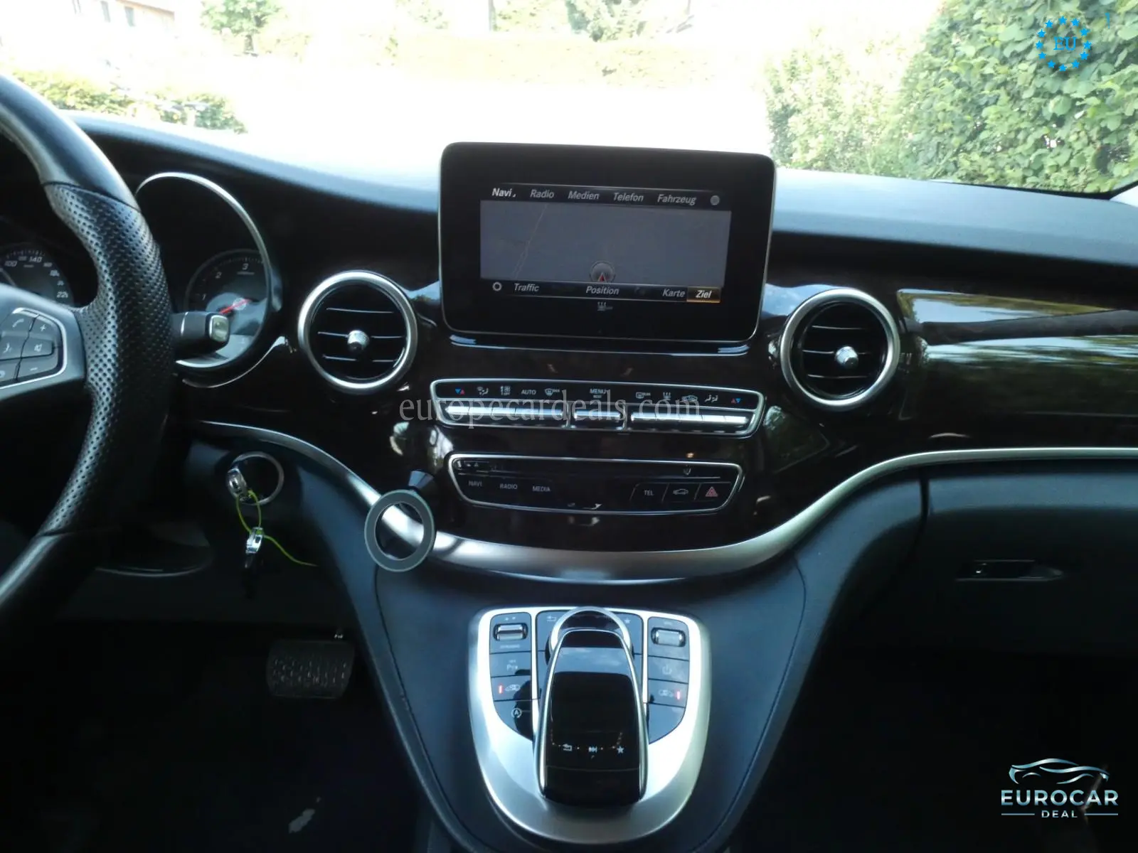Mercedes-Benz V 220
