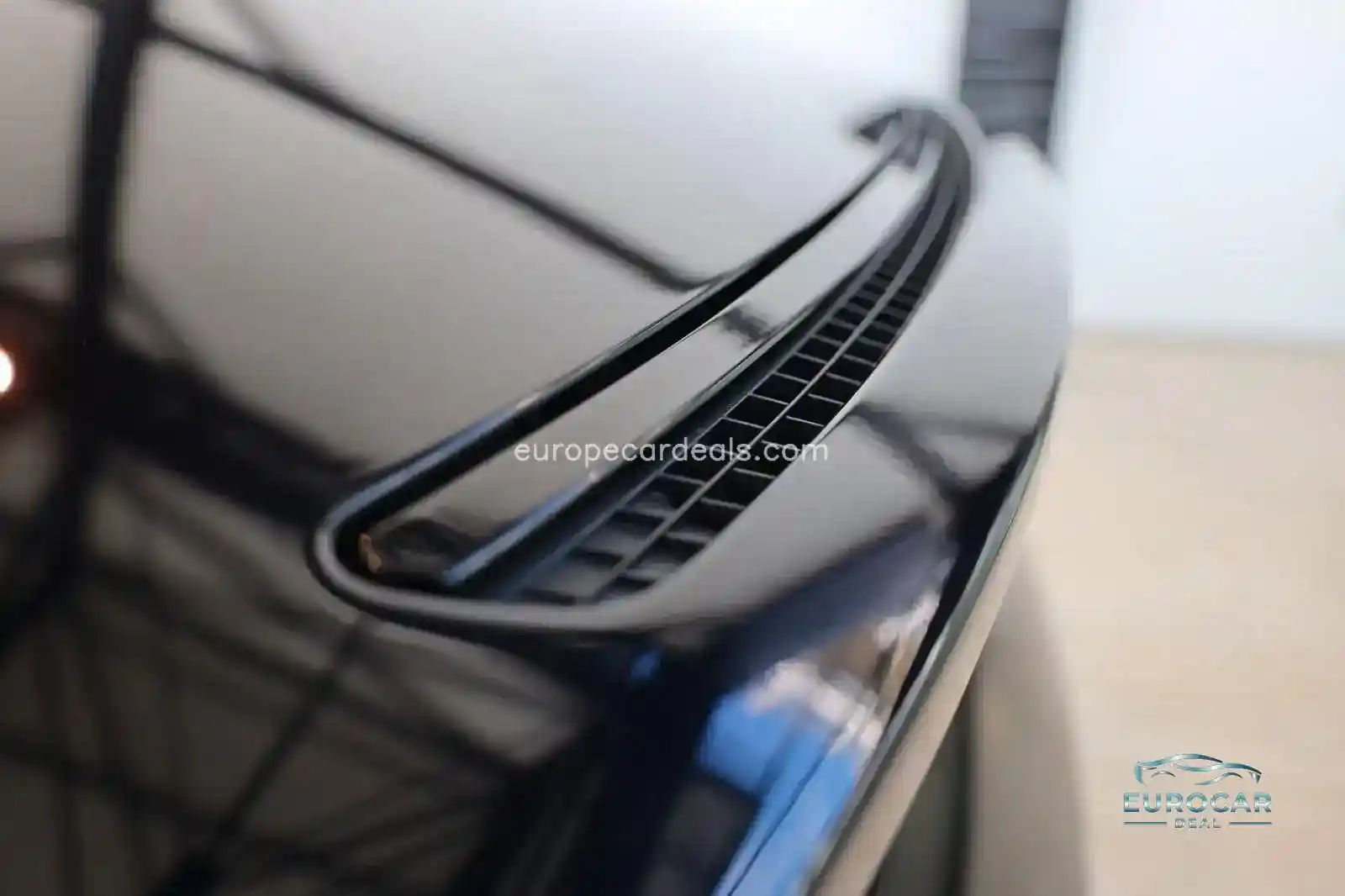 Aston Martin DB12