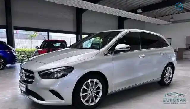 Mercedes-Benz B 220