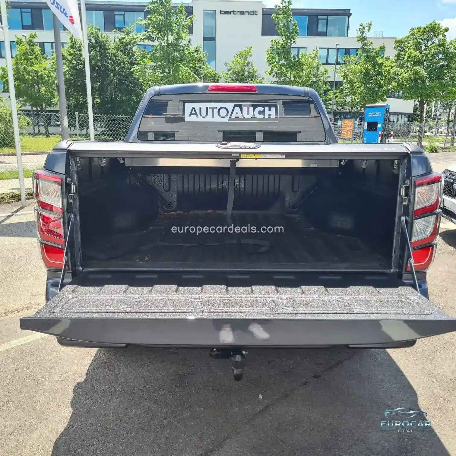 DOUBLE CAB V-CROSS 4×4 A/T ROLLCOVER AHK