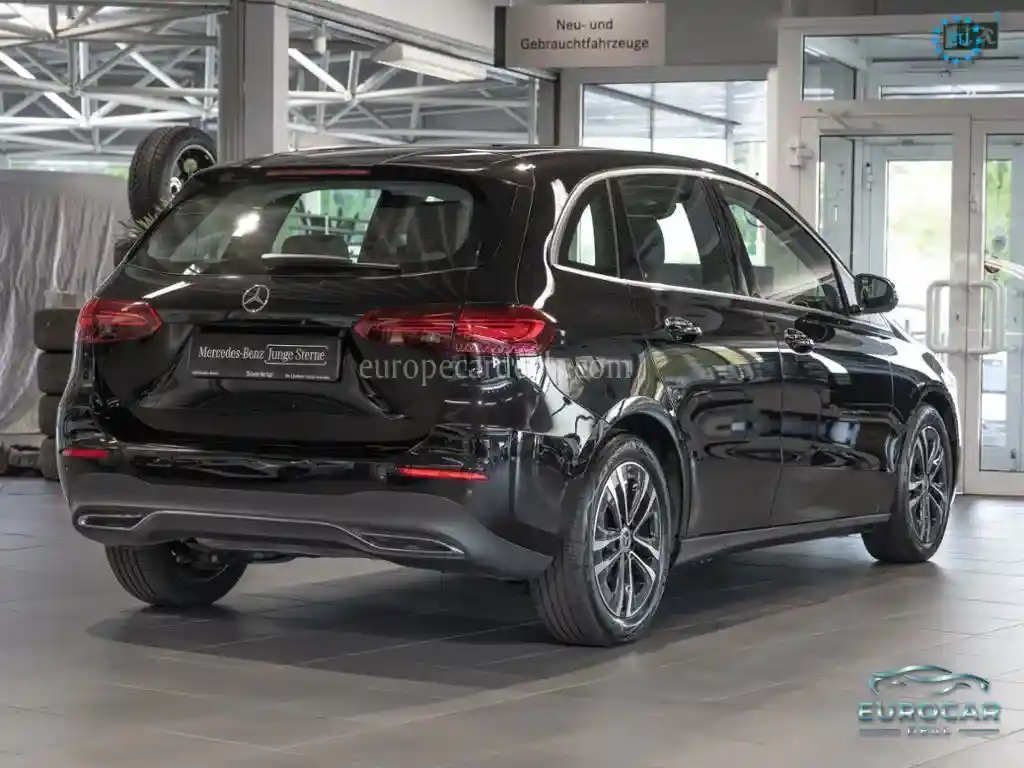 Mercedes-Benz B 180