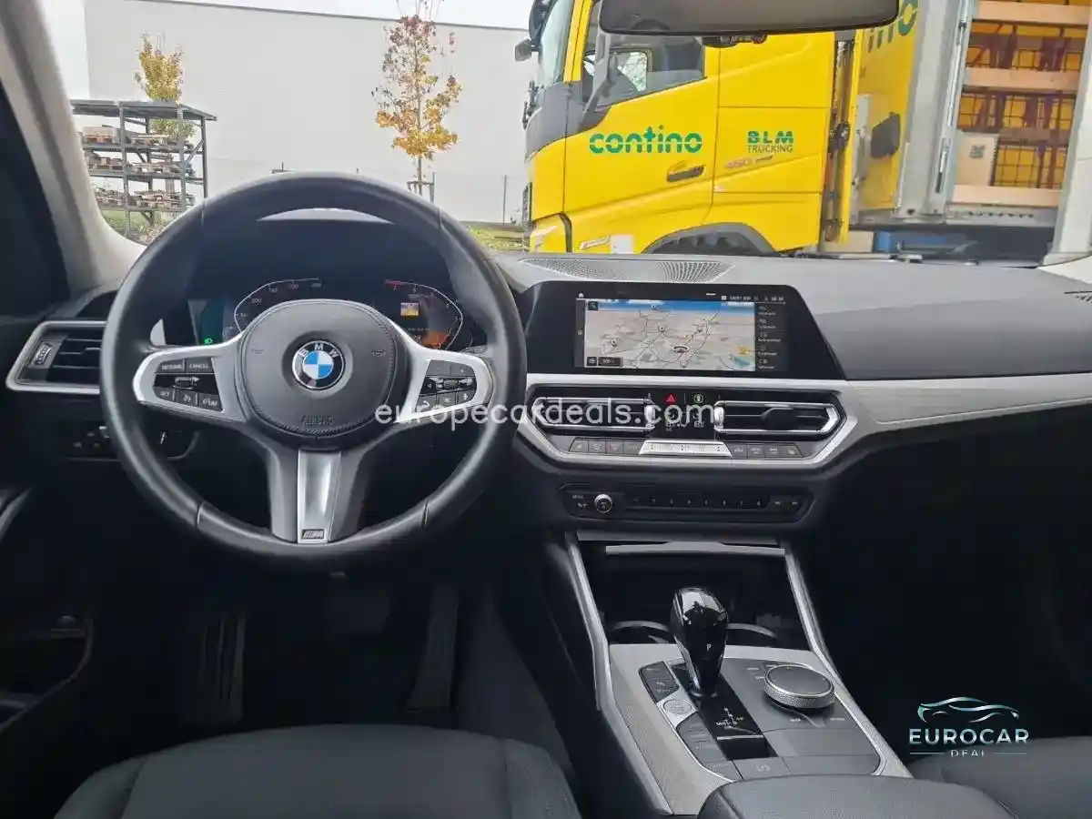 BMW 330