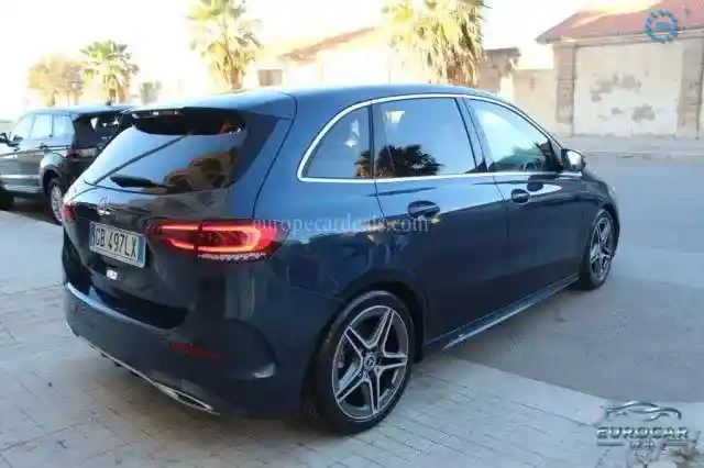Mercedes-Benz B 180