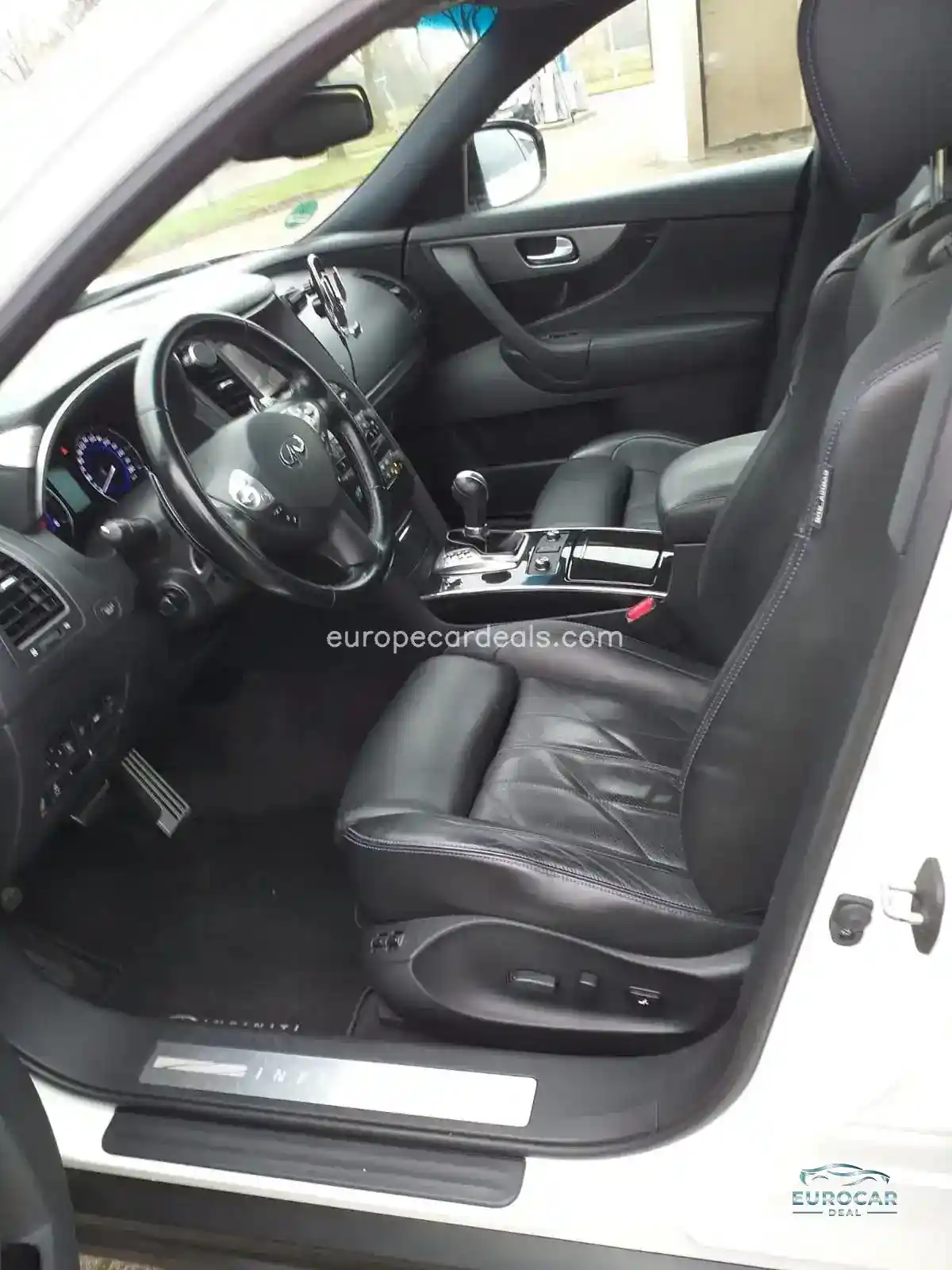 Infiniti QX70