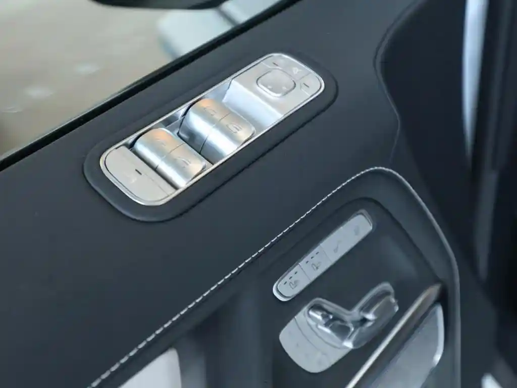 Mercedes-Benz G 500