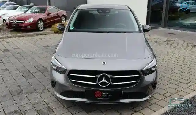 Mercedes-Benz B 220