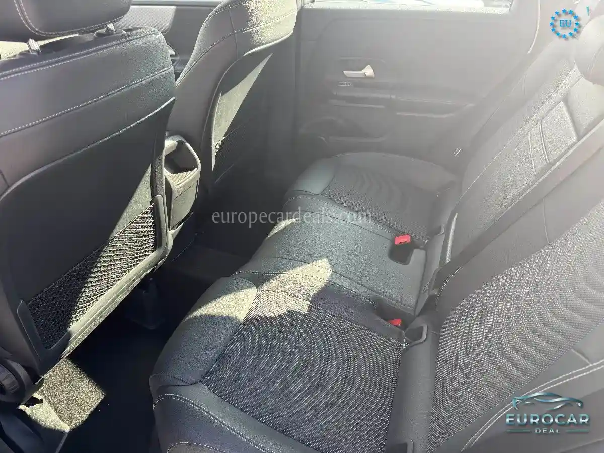 Mercedes-Benz B 180