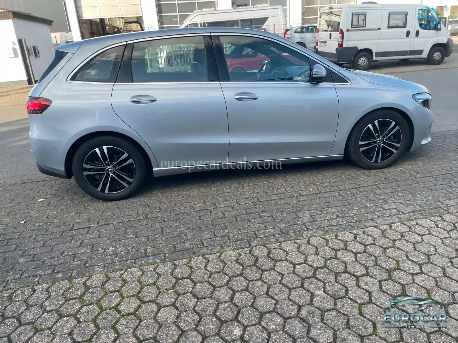 Mercedes-Benz B 180