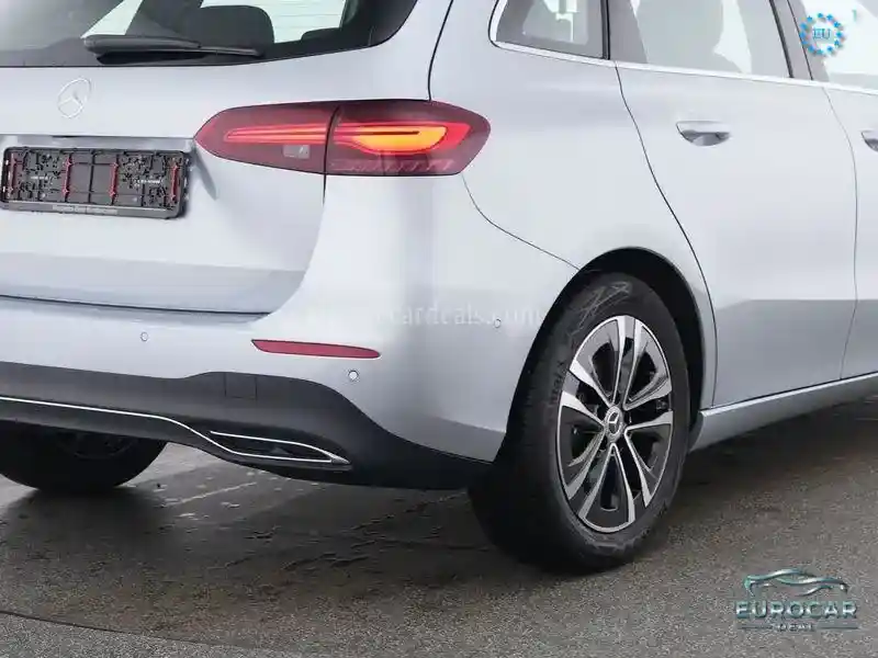 Mercedes-Benz B 220
