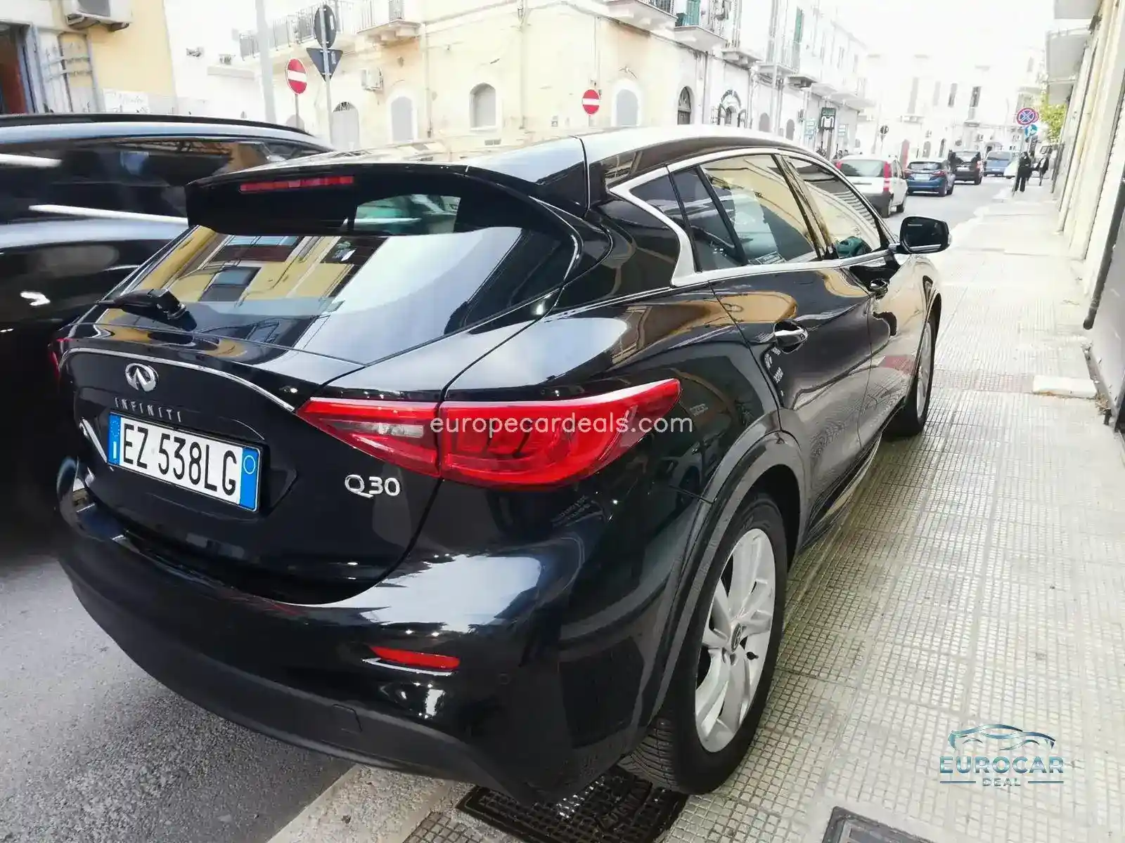 Infiniti Q30