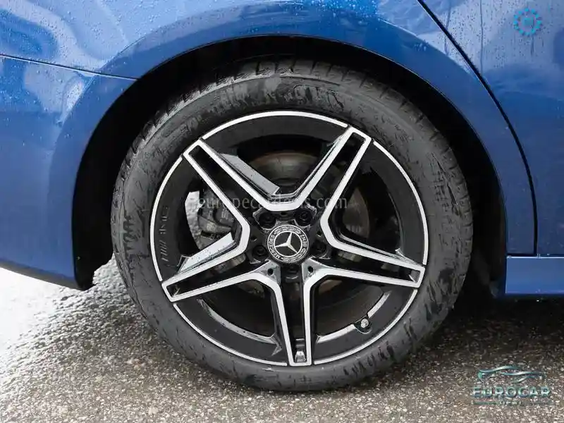 Mercedes-Benz A 220