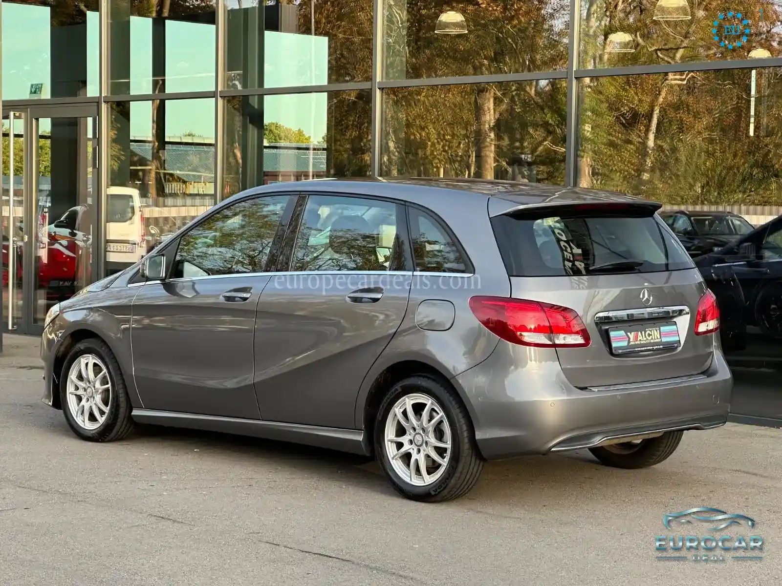 Mercedes-Benz B 180