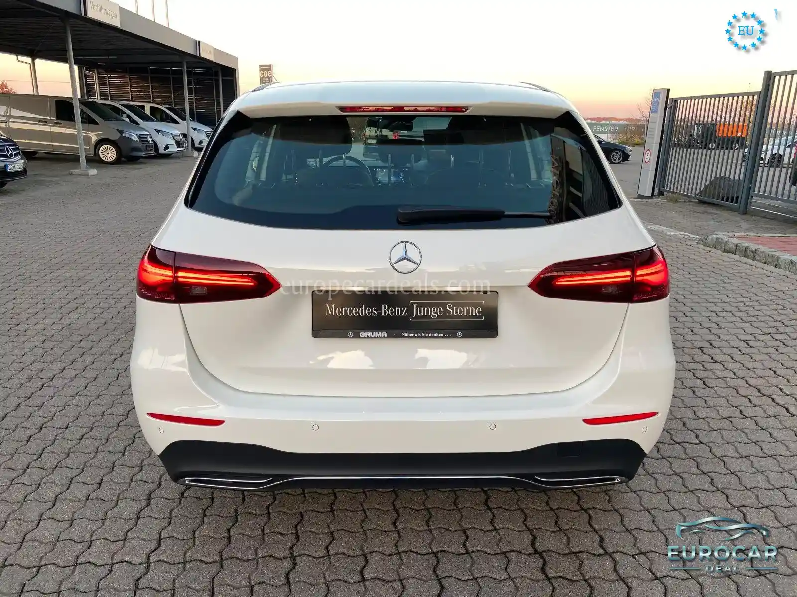 Mercedes-Benz B 180